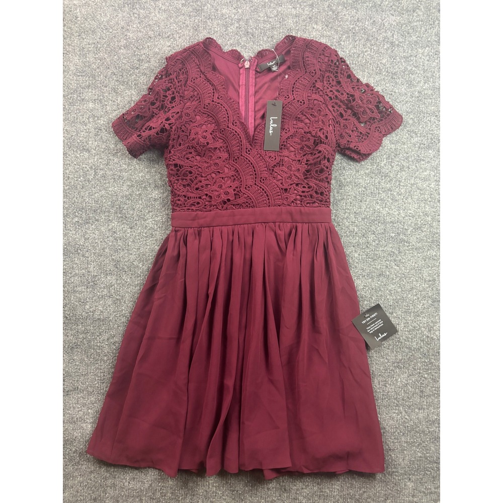 Lulus Lace Mini Dress Womens XS Burgundy V-Neck Short Sleeve Crochet‎ Pleated
